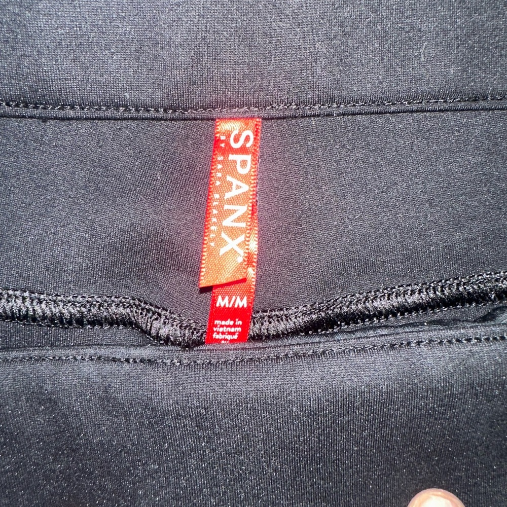 SPANX Black Leggings with Red Logo Tag - M/M - Picture 3 of 5